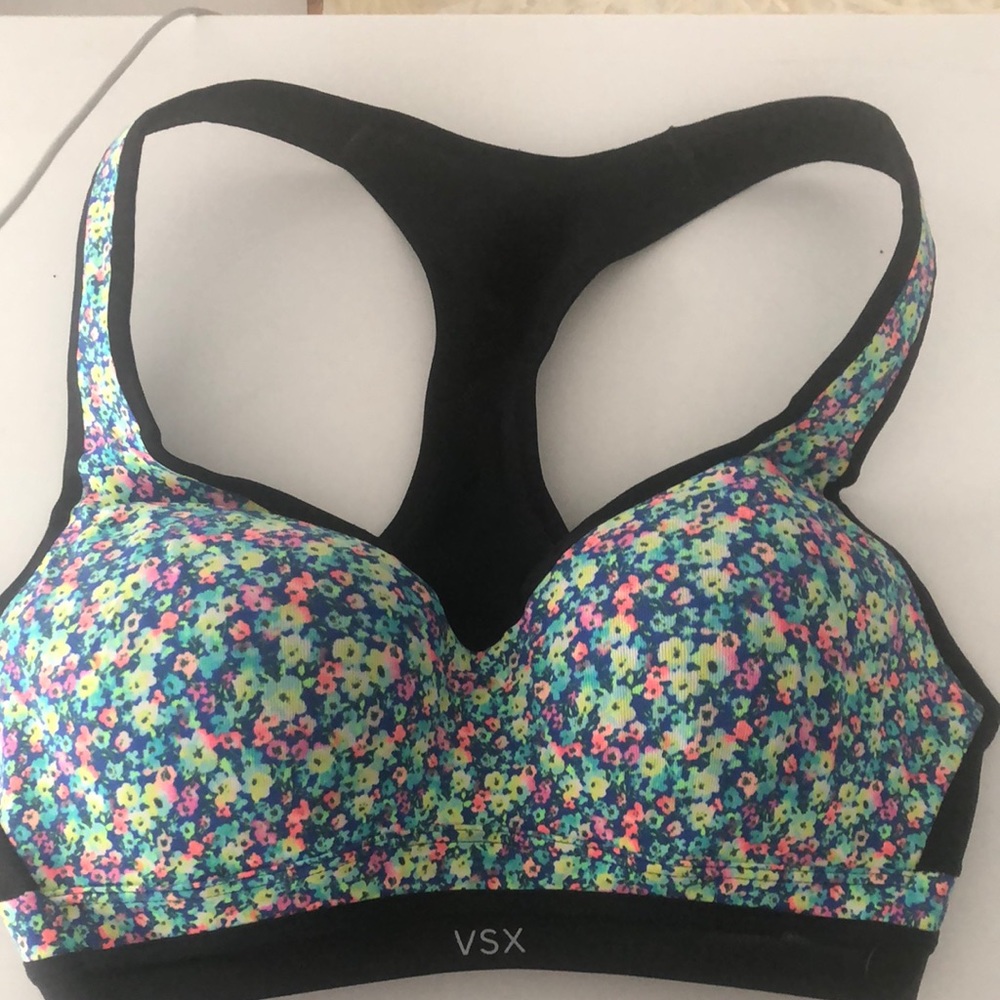 Victoria Secret Sports Bra (32c)